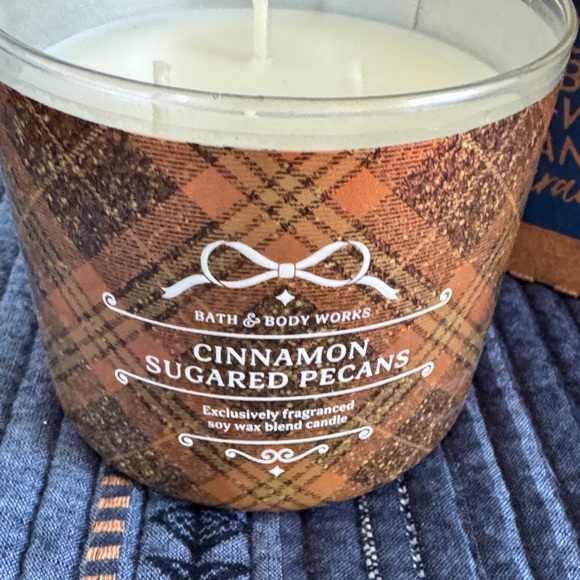Bath & Body Works Plaid Cinnamon Sugared Pecans Scented 3 Wick Candle - Picture 1 of 7